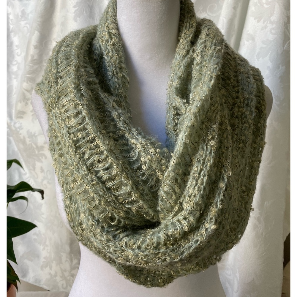 Sage green infinity scarf.  Super soft and lightweight. Perfect condition